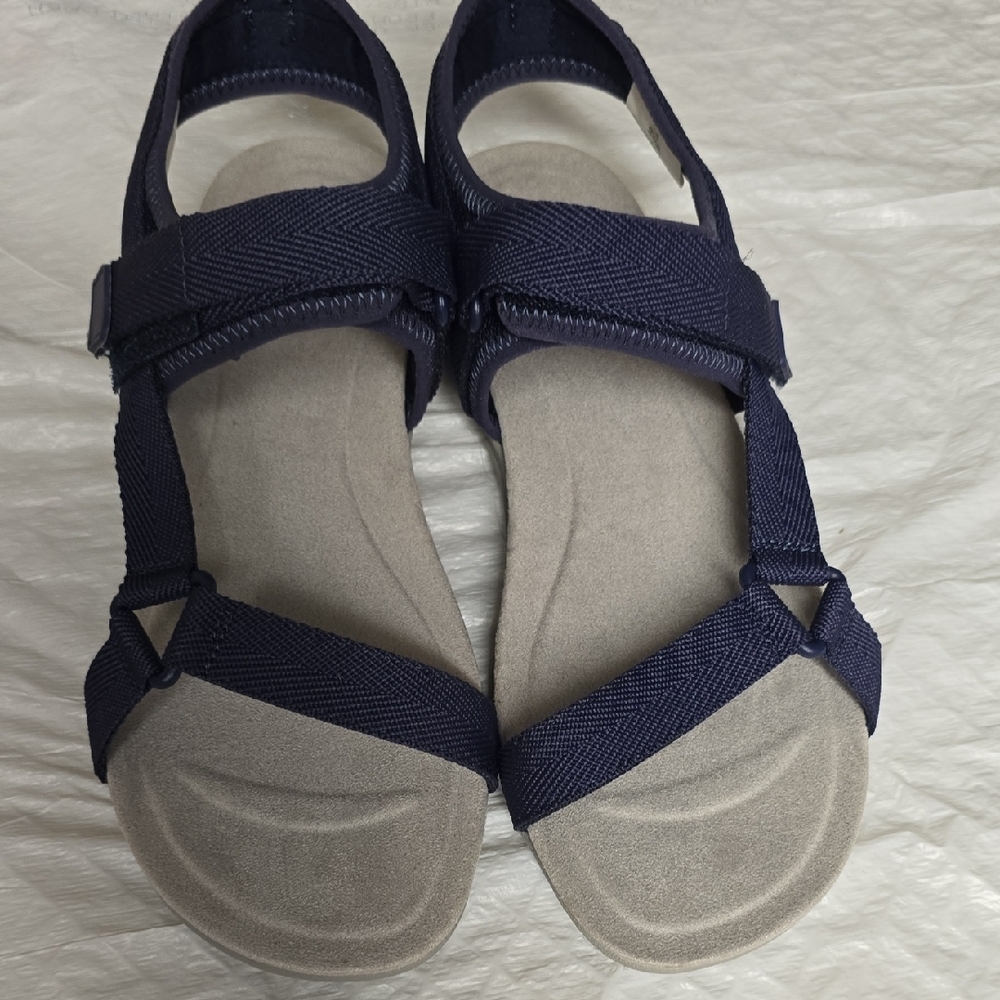 Easy Spirit Navy and Beige Sandals